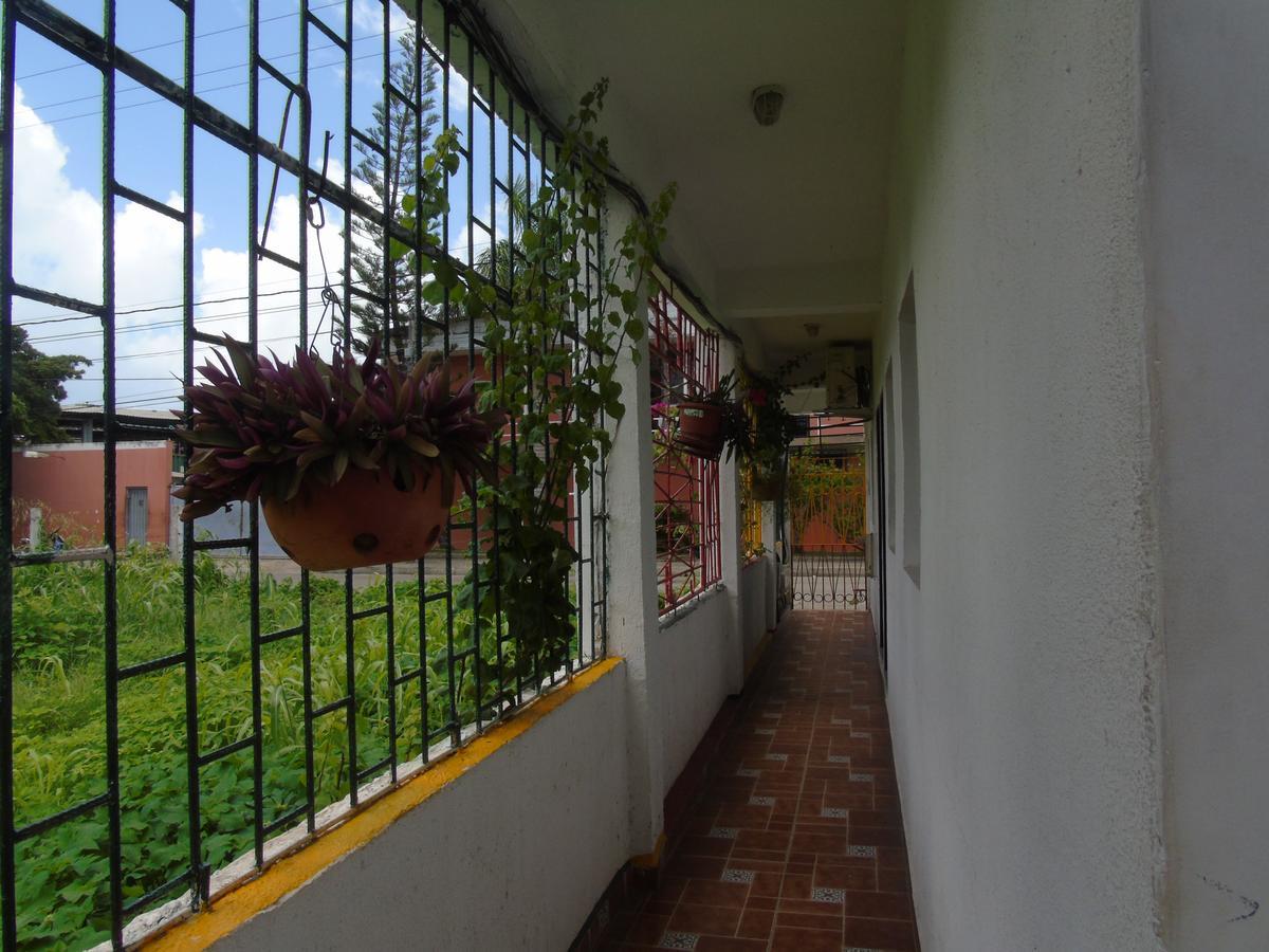 Posada Miss Joyce House ซานอันเดรส ภายนอก รูปภาพ