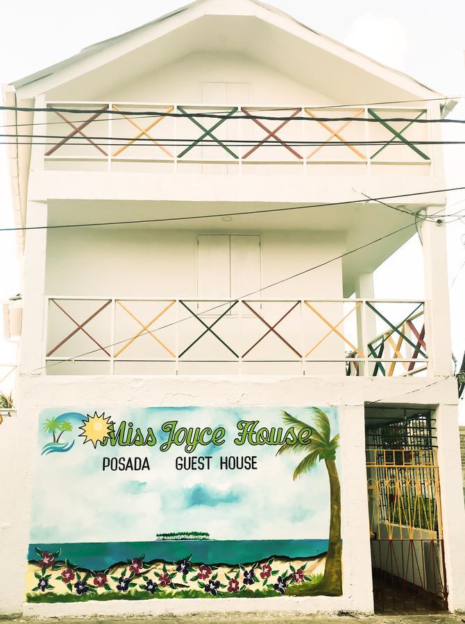 Posada Miss Joyce House ซานอันเดรส ภายนอก รูปภาพ