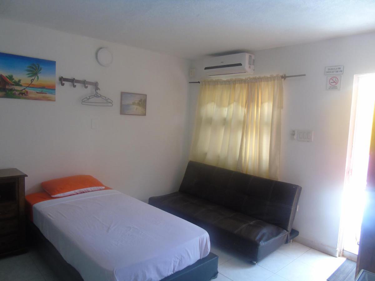 Posada Miss Joyce House ซานอันเดรส ภายนอก รูปภาพ